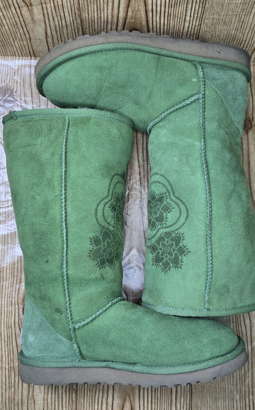 Women's UGG Green Suede Cozy Boots Size 7 - Picture 9 of 11